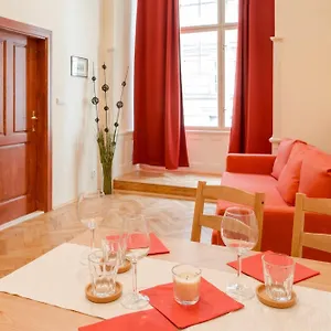 stella-apartments.praguehotelsweb.com/